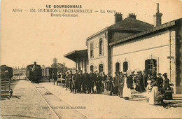 Bourbon L'archambault * Vue Sur La Gare Haute Garonne * Train Locomotive * Ligne Chemin De Fer * Villageois - Bourbon L'Archambault
