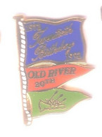 C22 Pin's Aviron Canoë Mode Vêtements De Sport OLD RIVER 20TH Anniversaire 20 Ans EGF Achat Immédiat - Kanu