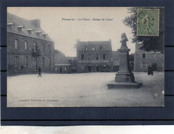 Plouaret - La Place - Statue De Luzel - Café Restaurant Vve Le Merrer. - Plouaret