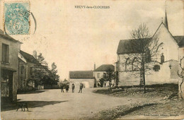 Neuvy Deux Clochers * Place Du Village Et Vue Sur L'église - Autres & Non Classés