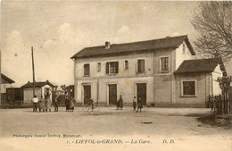 Liffol Le Grand * Vue Sur La Gare Du Village * Villageois * Ligne Chemin De Fer - Liffol Le Grand