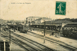 Alais * Alès * La Gare Des Voyageurs * Wagons * Ligne Chemin De Fer - Alès