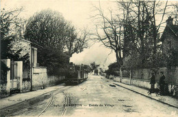 Barbizon * Entrée Du Village * Passage Du Train * Wagons * Ligne Chemin De Fer - Barbizon