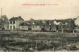 Landreville * La Gare Du Village * Train Wagons * Ligne Chemin De Fer - Autres & Non Classés