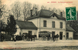 Stenay * La Gare Du Village * Attelage Diligence * Ligne Chemin De Fer - Stenay