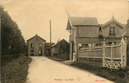 Hornoy * La Gare Du Village * Villa * Ligne Chemin De Fer - Hornoy Le Bourg