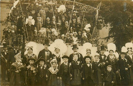 Bricquebec * Carte Photo * Cavalcade , Fête Ste Anne * Un Char - Bricquebec