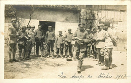 Militaria - Militaires - Régiments - Guerre 1914-18 - Carte Photo - A Identifier - La Soupe Des Bôches 1917 - Guerre 1914-18