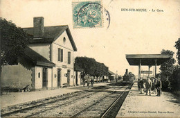 Dun Sur Meuse * Vue Sur La Gare Du Village * Arrivée Du Train * Ligne Chemin De Fer - Dun Sur Meuse