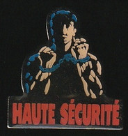 73290- Pin's -haute Securité. . Sylvester Stallone, Cinema. - Cinéma