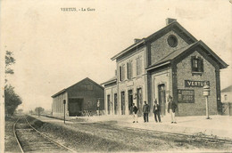 Vertus * Vue Sur La Gare Du Village * Ligne Chemin De Fer - Vertus