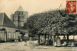 Lixy * Vue Sur La Place Du Village Et L'église * Villageois - Sonstige & Ohne Zuordnung