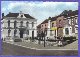 Carte Postale 62. Beuvry La Mairie Et Le Monument Aux Morts  Très Beau Plan - Beuvry