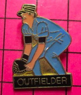 2717 Pin's Pins / Beau Et Rare / THEME : SPORTS / BASE-BALL JOUEUR OUTFIELDER - Honkbal