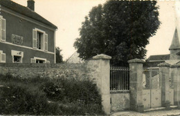 Montalet Le Bois * Vue Sur L'école Et La Mairie Du Village - Autres & Non Classés