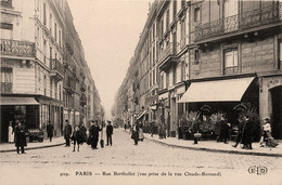 Paris * 5ème * La Rue Berthollet * Vue Prise De La Rue Claude Bernard * Commerce Magasin Vins Spiritueux - Arrondissement: 05