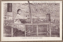 CPA CHINE - SIEN-HSIEN - Mission De Sien-hsien ( Tché-li S.-E ) TB PLAN ANIMATION Orpheline Chinoise Apprenant à Tisser - China