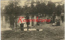 Belgisch Congo Belge Sur Les Rochers Du Riviere Rubi Rivier Indigenes Ethnique Ethnic Natives Afrique CPA - Belgian Congo