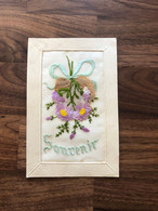 CPA Ancienne Fantaisie Brodée * Souvenir * Fleurs - Embroidered