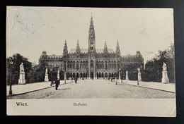 AK Litho Wien Rathaus Passanten, Park Gestempelt/o Wien 1910 - Ringstrasse
