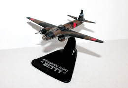 MITSUBISHI G4M1 BETTY - AVION BOMBARDIER MILITAIRE - ECH 1/144 MILITARY AIRPLANE - ANCIEN MODELE AERONEF    (310821.23) - Aviones & Helicópteros