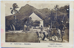 C. P. A. : Tahiti : MOOREA , PAPETOAI, Personnes Sur La Jetée - Tahiti