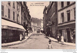 LONGWY ..-- 54 . M. Et M. ..-- Rue Du Général Pershing . Très Animée . - Longwy