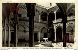 UBEDA (JAEN).- PATIO DEL PALACIO DE LAS CADENAS (ACTUAL AYUNTAMIENTO) - Jaén