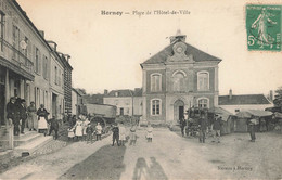 HORNOY : PLACE DE L'HOTEL DE VILLE - Hornoy Le Bourg