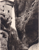 METEORES Monastère De VARLAAN Photo Amateur 1955 Format Environ 9 X 11 Cm - Plaatsen