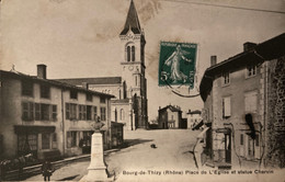 Bourg De Thizy - La Place De L’église Et La Statue Chervin - Altri & Non Classificati