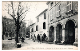Roquemaure Place De La Mairie Et Les Arceaux - Roquemaure
