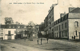 Pont Aven * Vue Sur La Grande Place * Les Hôtels * Hôtel GLOAREC , JULIA - Pont Aven