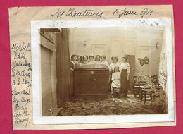 PHOTO 9 X 6,5 Cm De 1911.. Jeunes FILLES CHANTEUSES à La Pension Jehanne D'Arc ( à Localiser) - Persone Anonimi