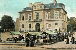 Avranches * La Place De L'hôtel De Ville * Marché Foire Marchands - Avranches