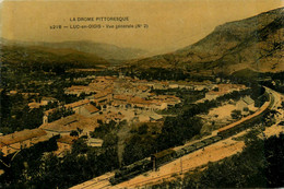 Luc En Diois * Vue Générale Du Village * La Gare * Train * Ligne Chemin De Fer - Luc-en-Diois