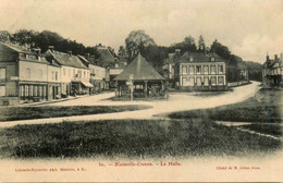 Blainville Crevon * La Place Et La Halle Du Village - Autres & Non Classés