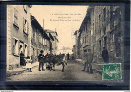 43. Montfaucon. La Grande Rue Un Jour De Foire. Coin Haut Gauche Abimé - Montfaucon En Velay