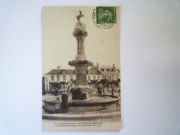 2022 - 762  RABASTENS-de-BIGORRE  (Hautes-Pyrénées)  :  FONTAINE  Monumentale  -   Place Centrale   1919   XXX - Rabastens De Bigorre