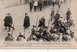 GUERRE 1914 1915 POINCARE ET LE ROI ALBERT INSPECTANT LA CAVALERIE SUR LE FRONT AVEC LE GENERAL JOFFRE ET MILLERAND TBE - Personnages