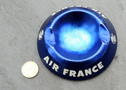 Ancien Cendrier AIR FRANCE En Aluminium Anodisé Bleu Lettrage Blanc - Cendriers