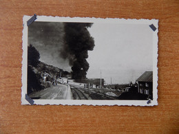 WW2 BREST GUERRE 39 45 ARRIVEE DES  ALLEMANDS  CITERNE EN FEU APRES LE PORT DE COMMERCE RAILS SNCF - 1939-45