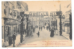 85 - LUÇON - Place Des Accacias Et Rue Julien David - Arrivée Du 1er Régiment De Dragons - 9 Avril 1914 Ed. Gouraud N° 9 - Lucon