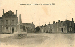 Mareuil Sur Lay * La Place Du Village Et Le Monument Aux Morts - Mareuil Sur Lay Dissais