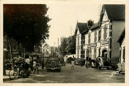 St Jean De Monts * La Poste Et Le Marché * Automobile Voiture Ancienne - Saint Jean De Monts