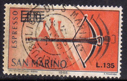 REPUBBLICA DI SAN MARINO 1965 ESPRESSI SPECIAL DELIVERY BALESTRA SOPRASTAMPATO SURCHARGED LIRE 135 SU 100 USATO USED - Express Letter Stamps