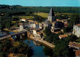 Mareuil Sur Lay * Vue Aérienne Sur L'église Et Le Pont Du Village - Mareuil Sur Lay Dissais