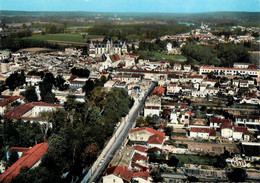 Cadillac Sur Garonne * Route Et Vue Générale Aérienne Du Village - Cadillac