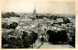 Luçon * Vue Générale Sur Le Village * Place - Lucon