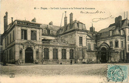 Troyes * La Place * Le Tribunal De Commerce * Banque Crédit Lyonnais , Banco Bank - Troyes